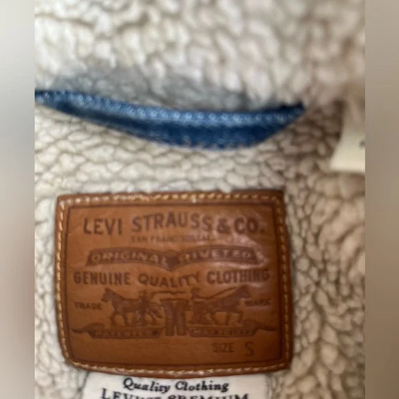 Levi's Original Sherpa Trucker Jacket - Picture 3 of 6